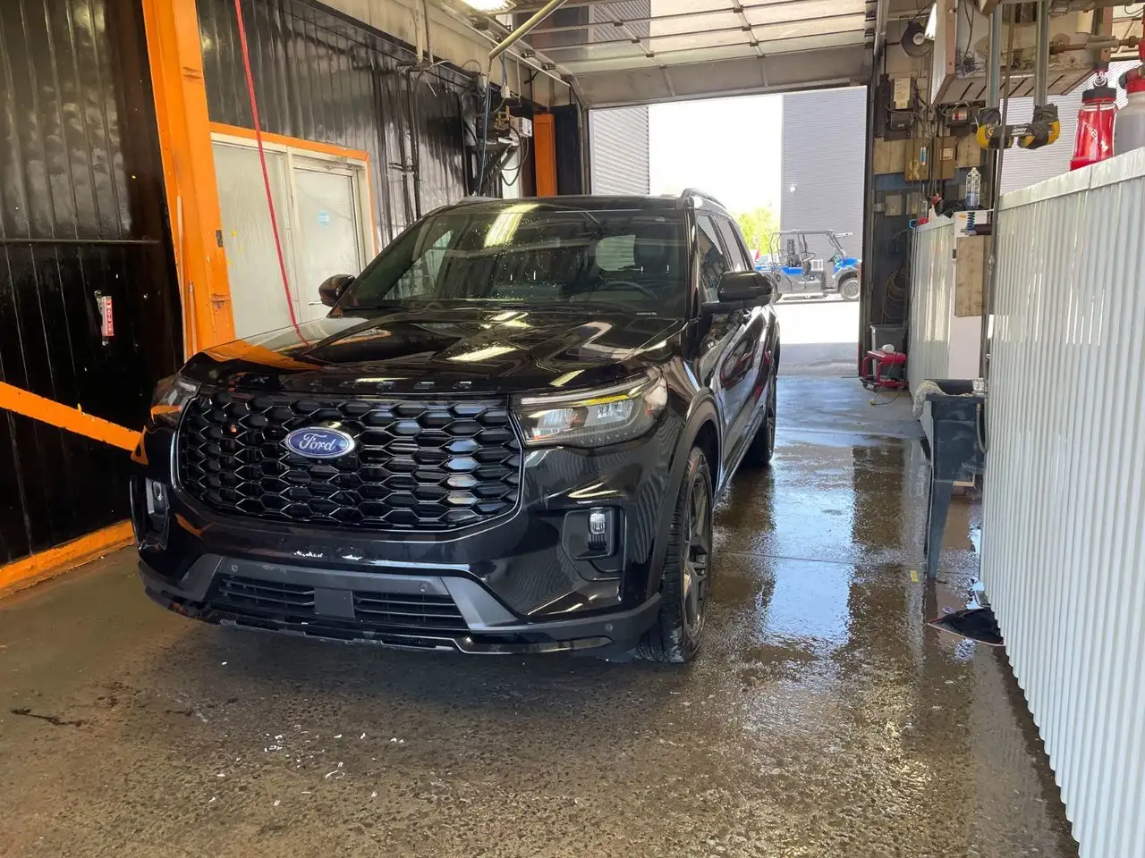 Ford Explorer снимка Ford Explorer