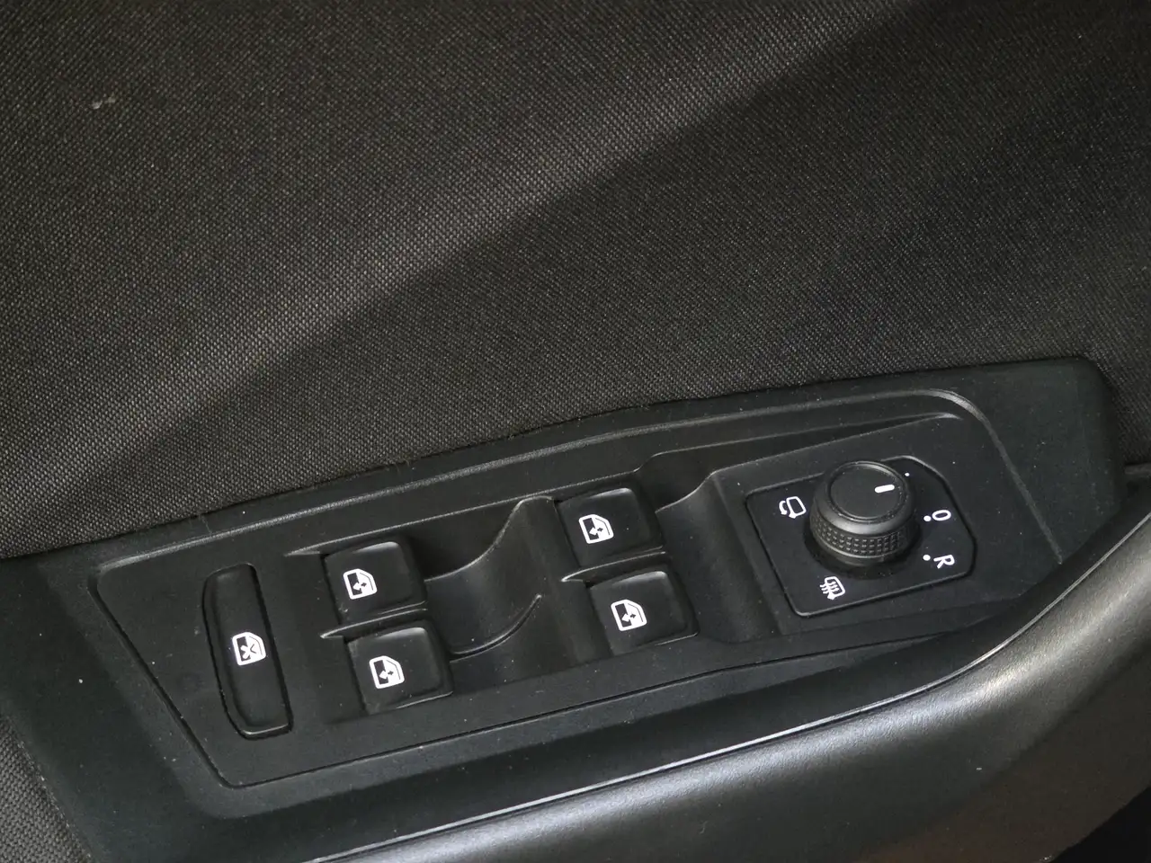 Volkswagen T-Roc 1.5 TSi DSG + NAVI / CAM / CarPLAY / VIRTUAL / LED 16