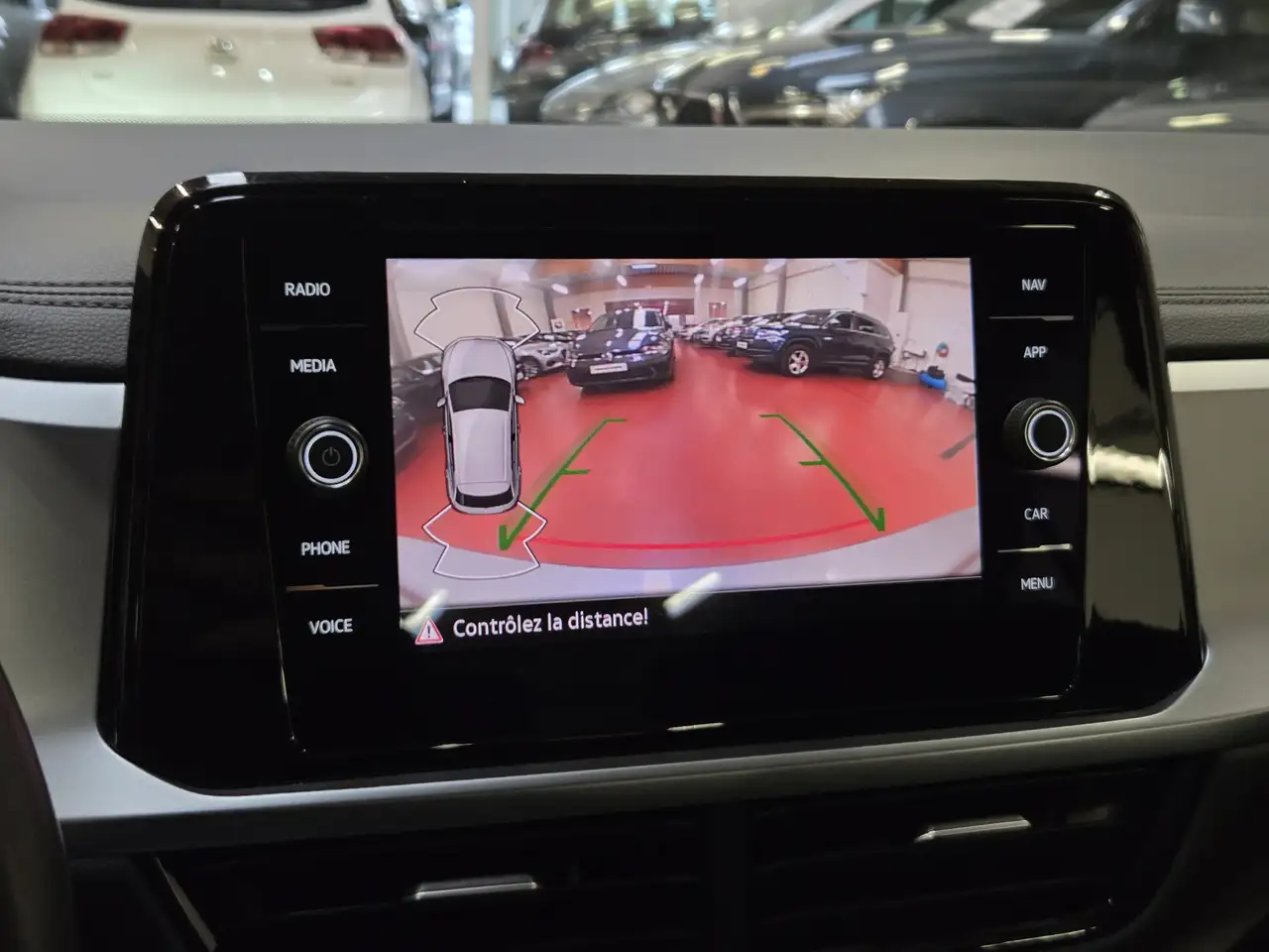 Volkswagen T-Roc 1.5 TSi DSG + NAVI / CAM / CarPLAY / VIRTUAL / LED 24