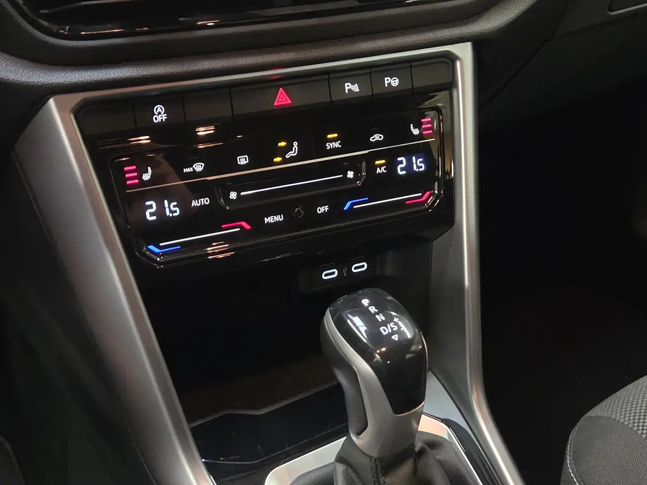 Volkswagen T-Roc 1.5 TSi DSG + NAVI / CAM / CarPLAY / VIRTUAL / LED 19