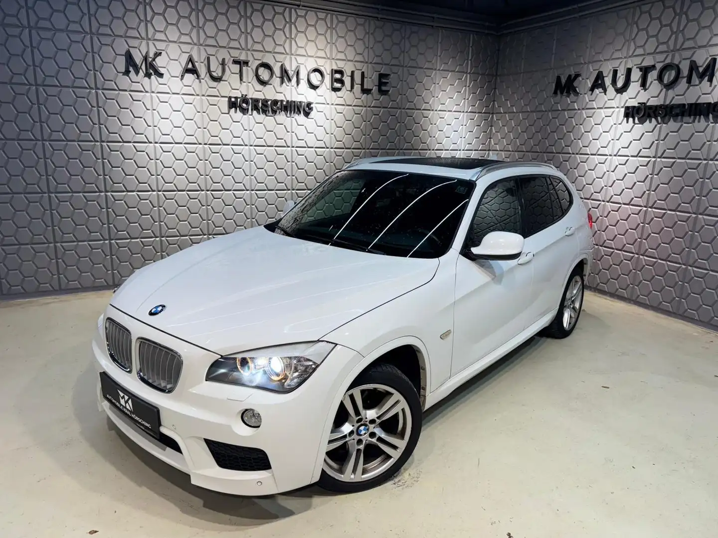 BMW X1 23d xDrive*AHK*PARKSENSOR*SITZHEIZUNG*PANORAMA* Weiß - 2