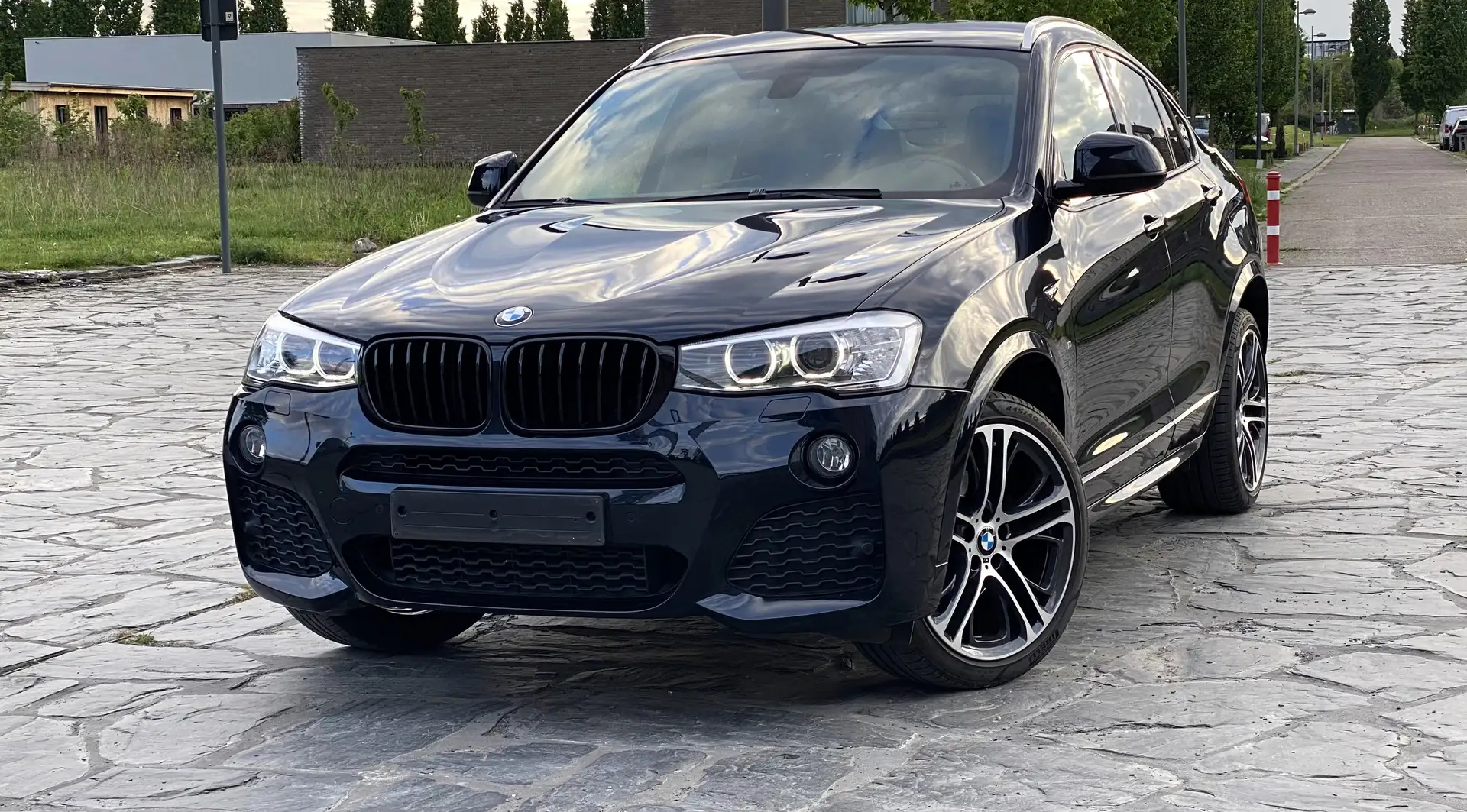 BMW X4 2.0dA M-Pack Xenon/Navi/Verw leder/Camera Zwart - 1