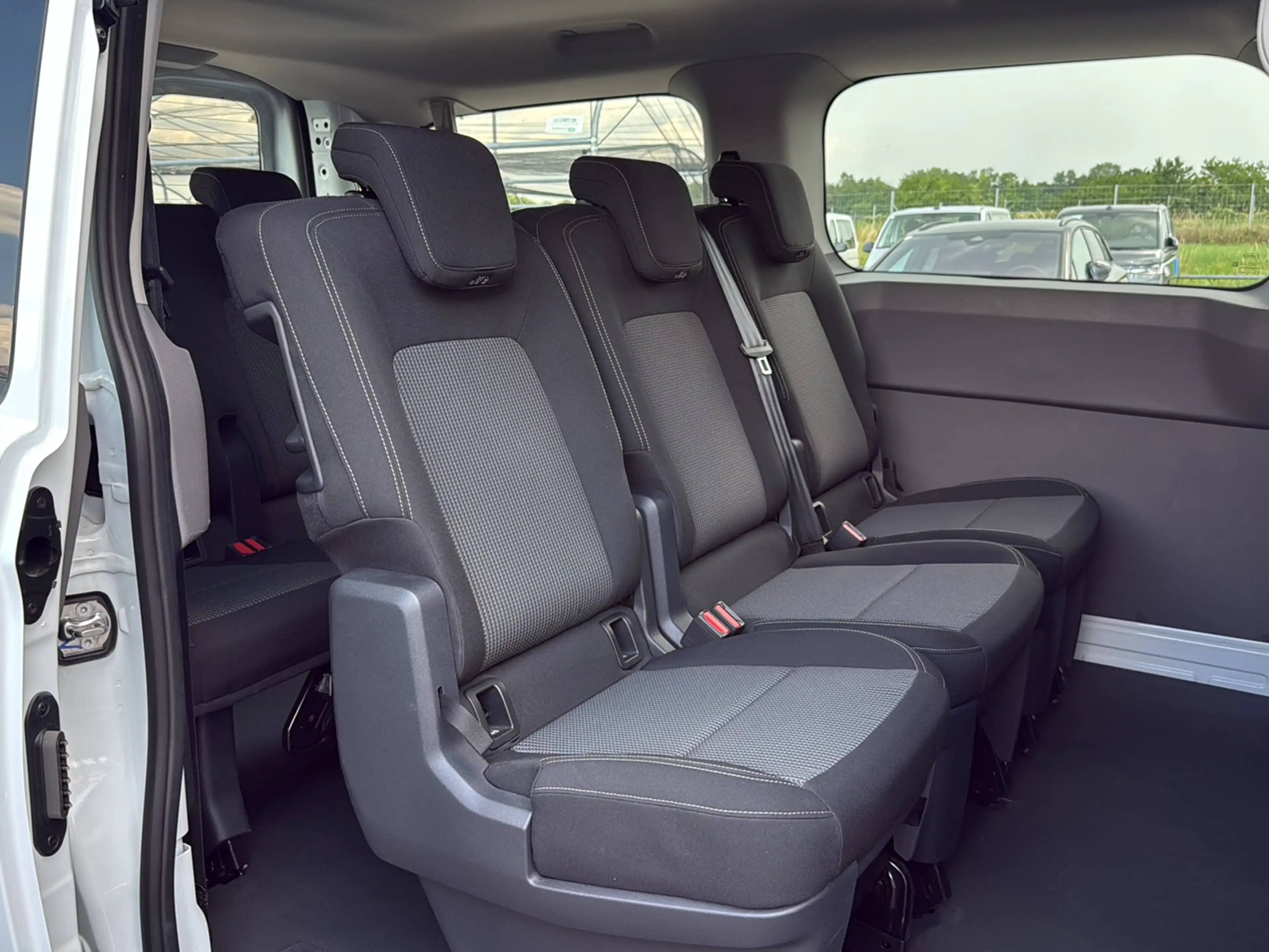 Volkswagen T7 Caravelle VW Kombi T7 Caravelle TDI — photo 14