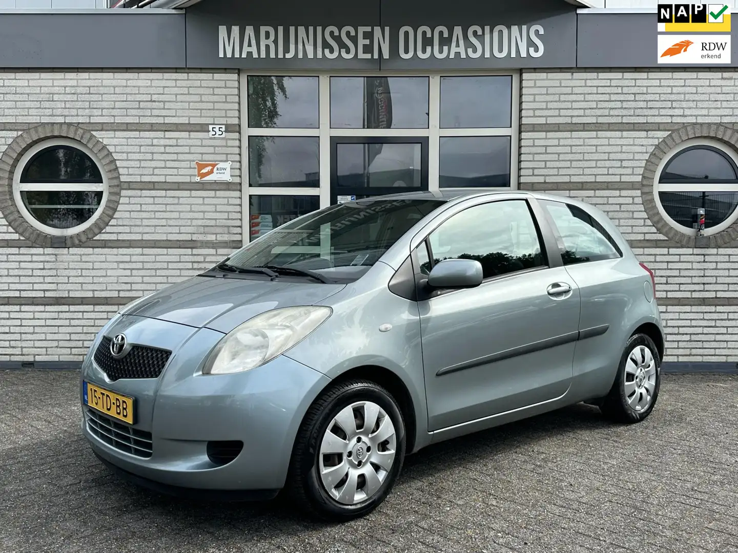 Toyota Yaris 1.3 VVTi Sol MMT |Automaat | Airco,ElekPakket| Grijs - 1