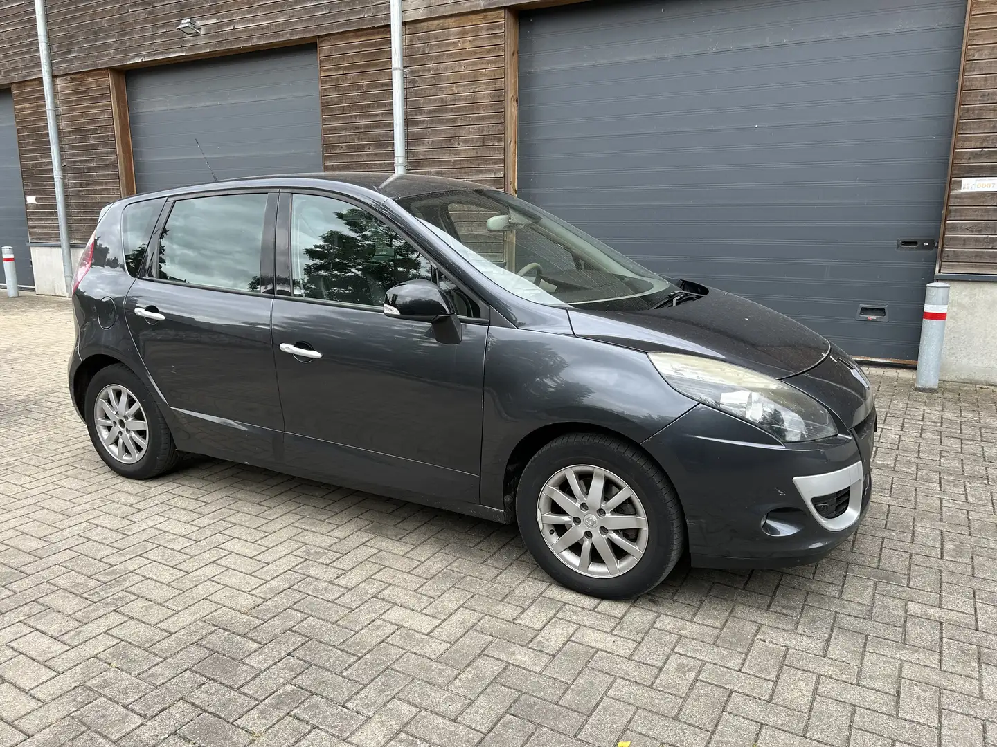 Renault Scenic 1.6 dCi 96kw Bose Edition - 1