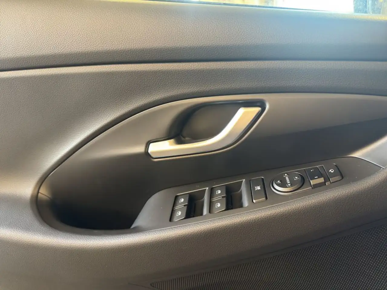 Hyundai i30 1.5 T-GDI 48V-Hybrid DCT N Line 103 kW, 5-türi 14