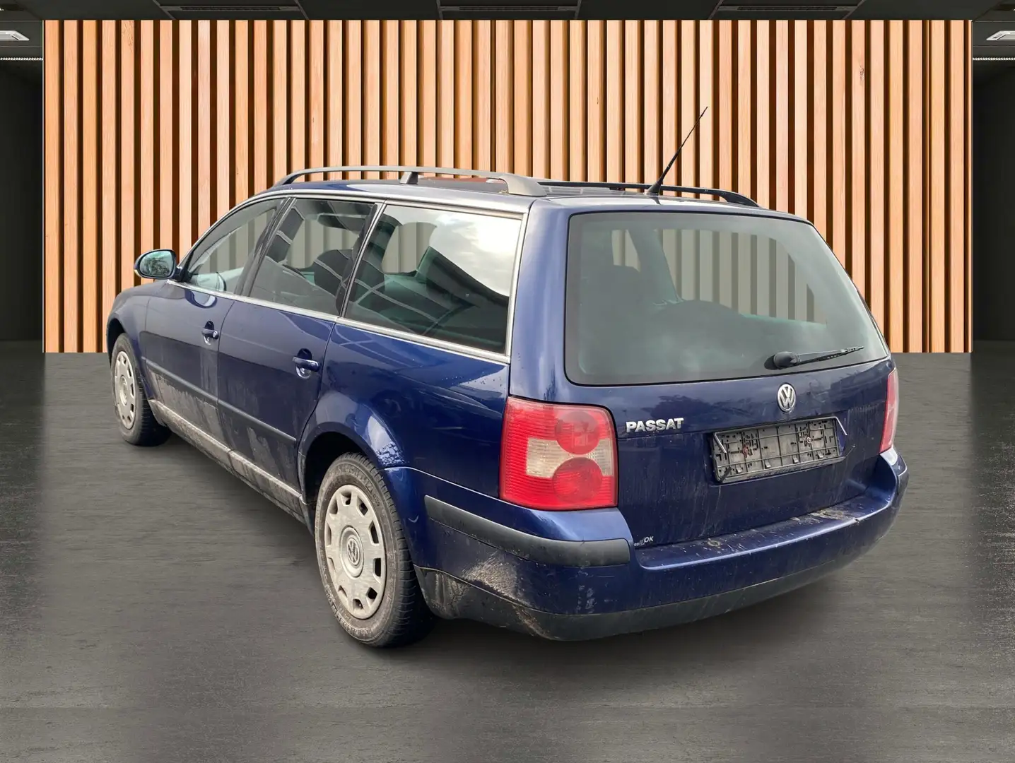 Volkswagen Passat 1.6 Family Blau - 2