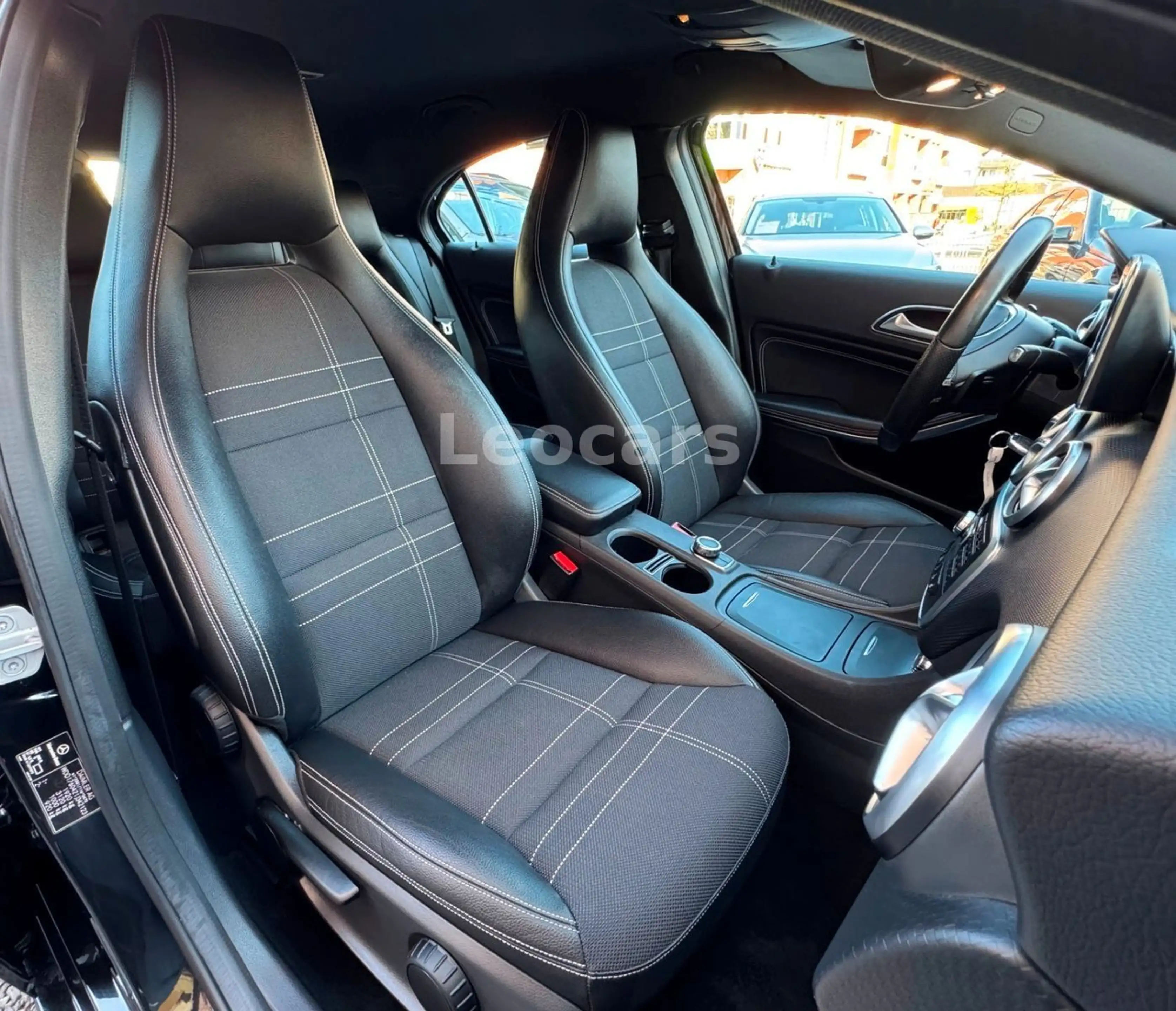 Mercedes-Benz A 180 Urban Automatik PDC Tempomat — photo 15