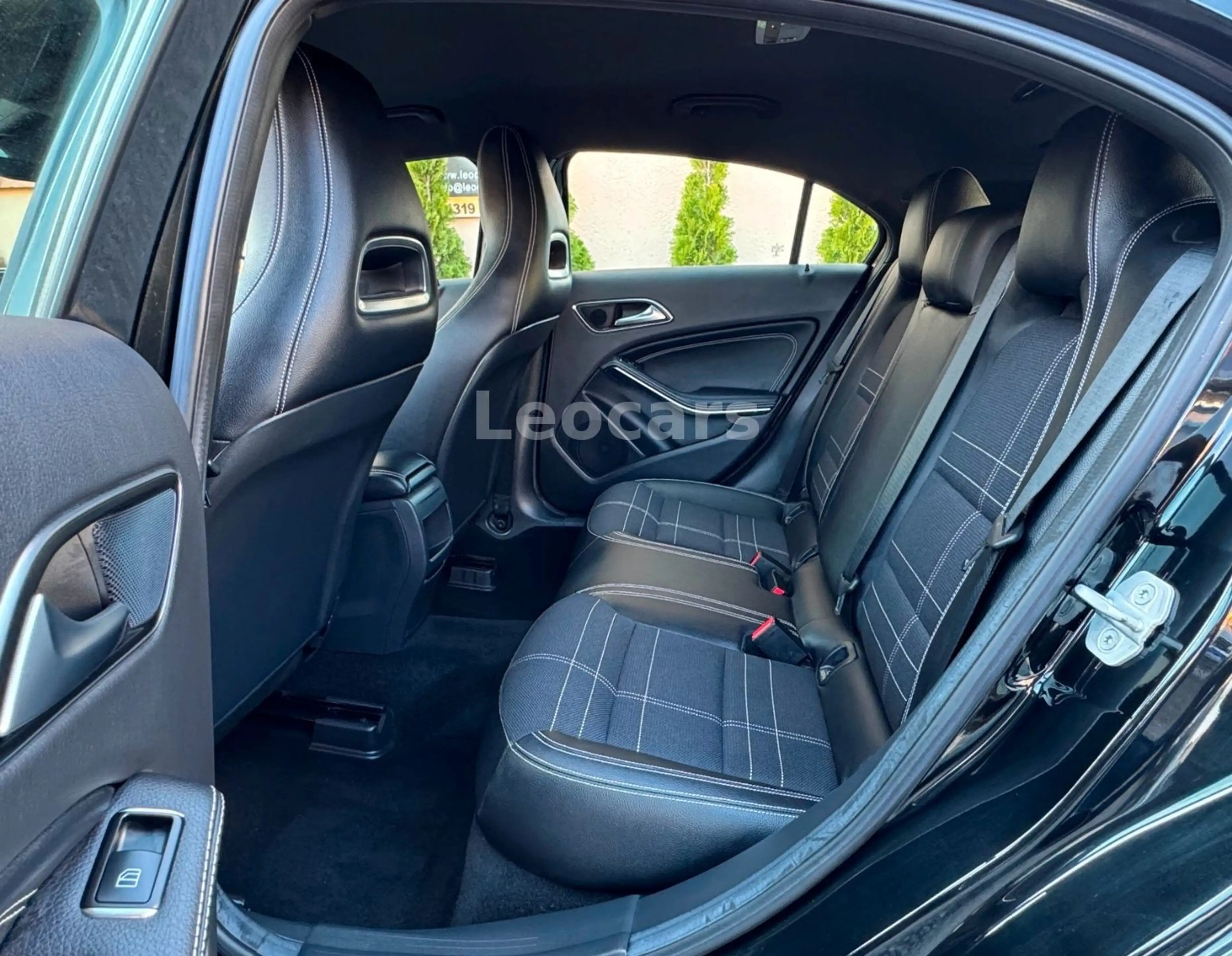 Mercedes-Benz A 180 Urban Automatik PDC Tempomat — photo 14