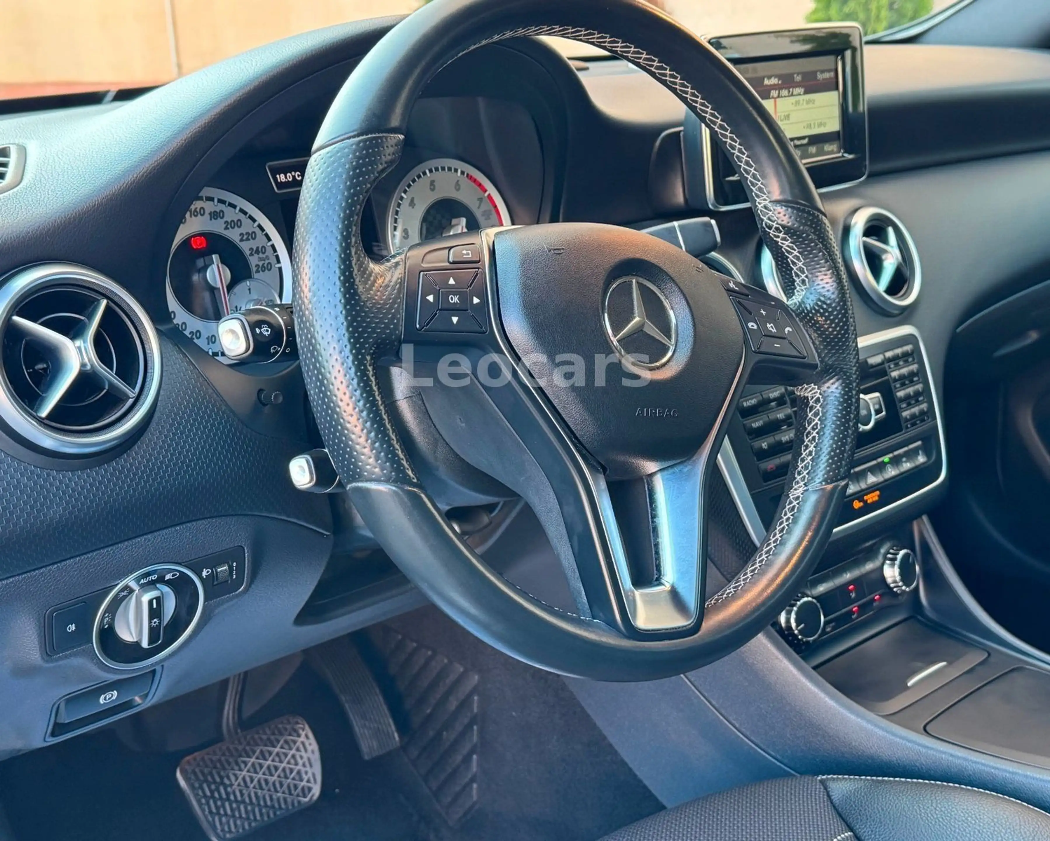 Mercedes-Benz A 180 Urban Automatik PDC Tempomat — photo 8