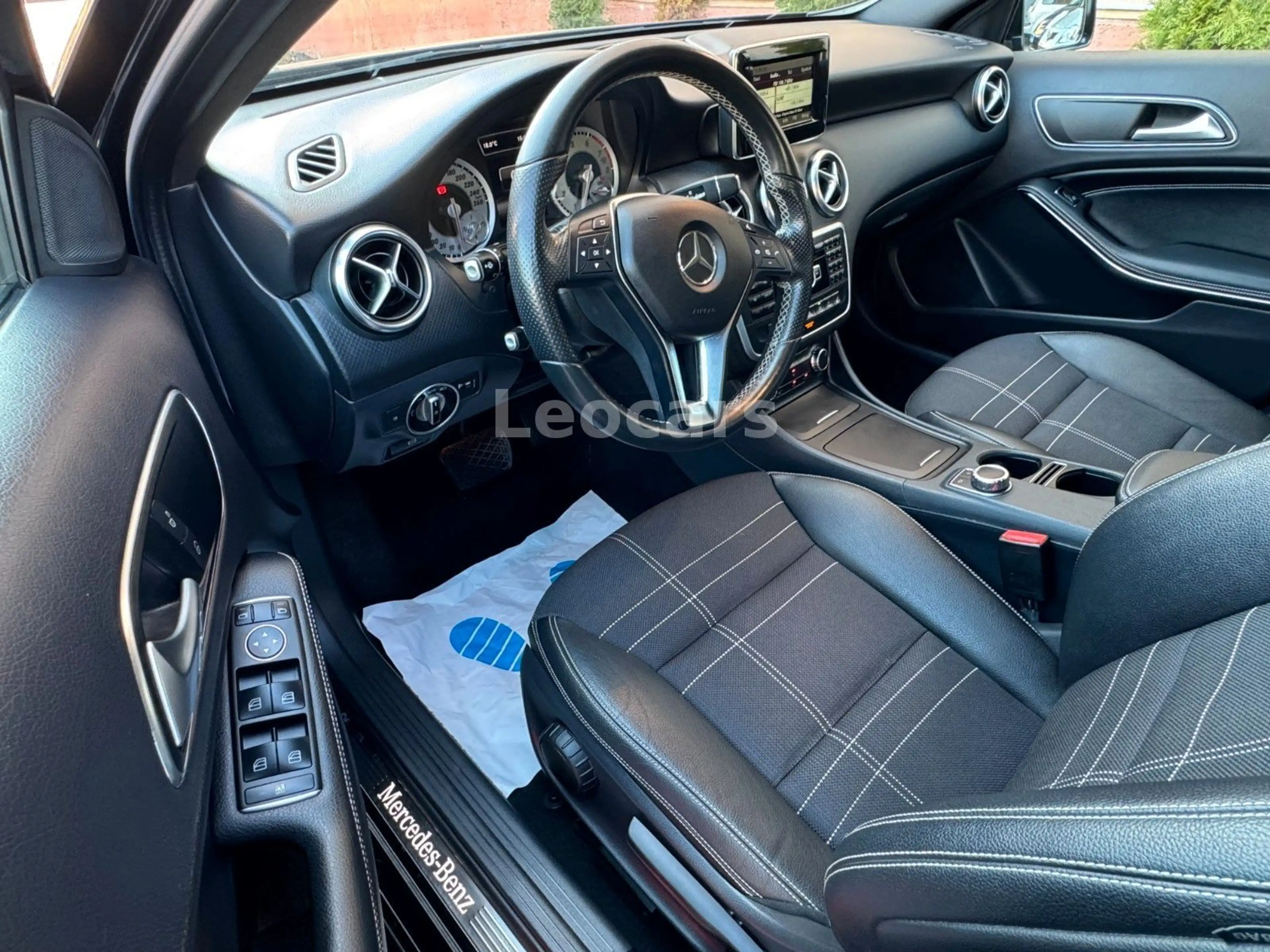 Mercedes-Benz A 180 Urban Automatik PDC Tempomat — photo 13