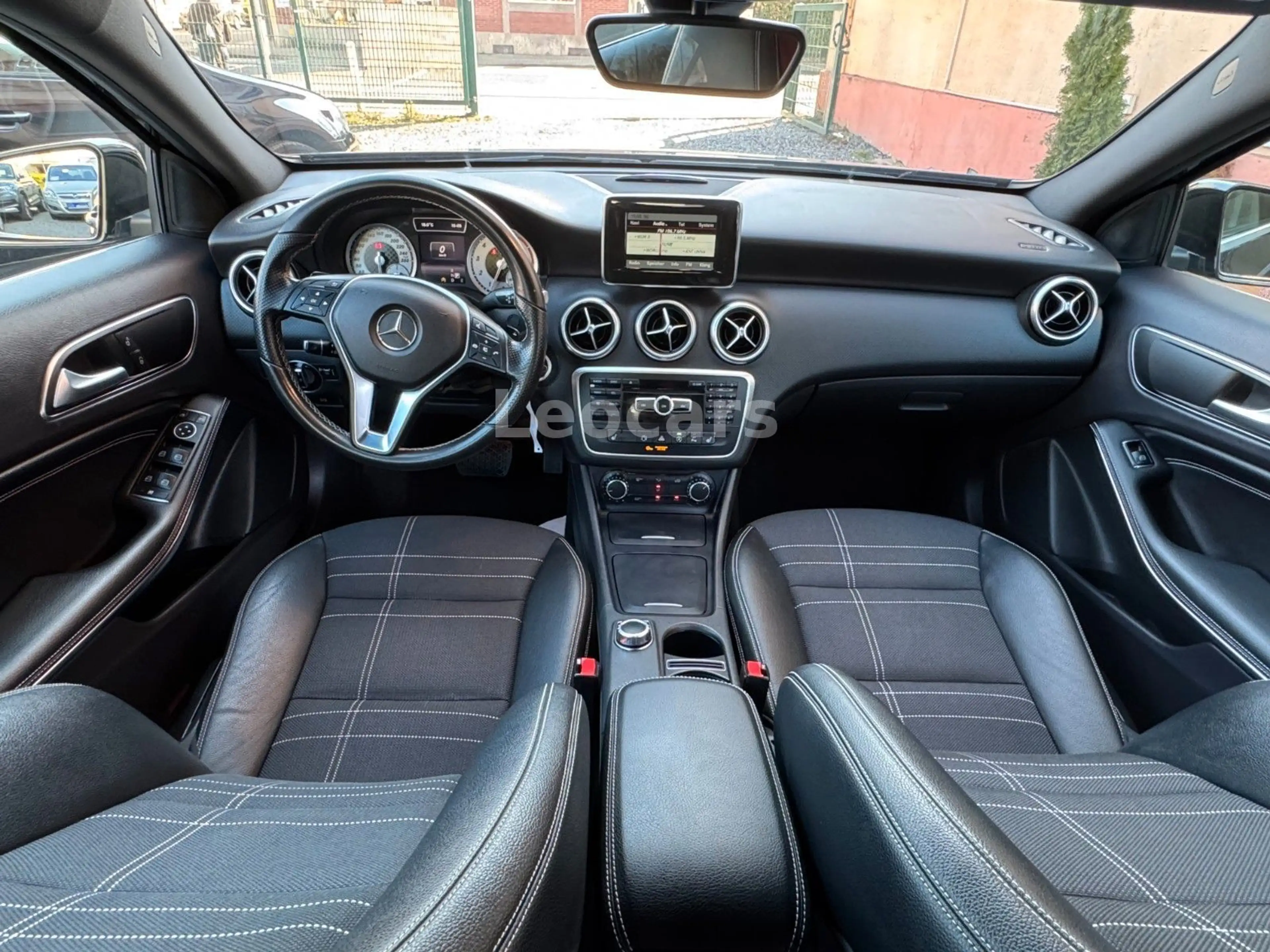 Mercedes-Benz A 180 Urban Automatik PDC Tempomat — photo 5