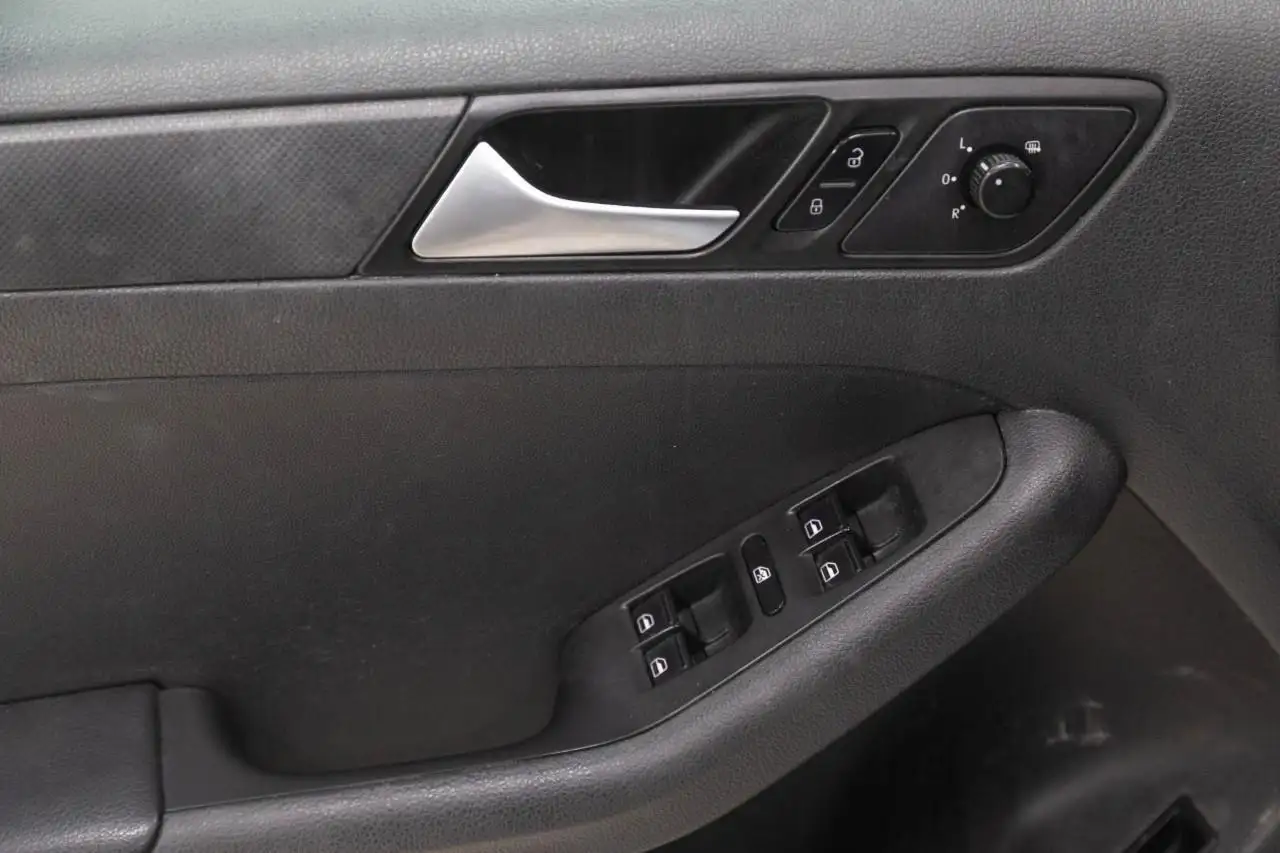 Volkswagen Jetta снимка Volkswagen Jetta