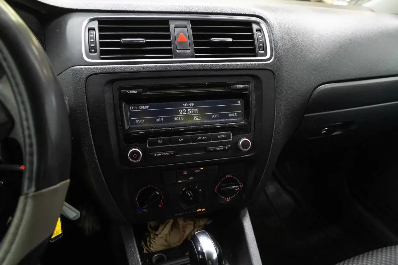 Volkswagen Jetta снимка Volkswagen Jetta