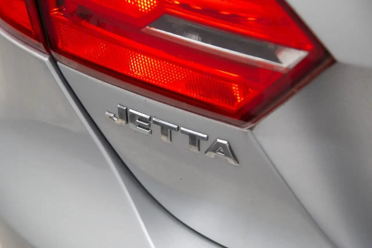 Volkswagen Jetta снимка Volkswagen Jetta