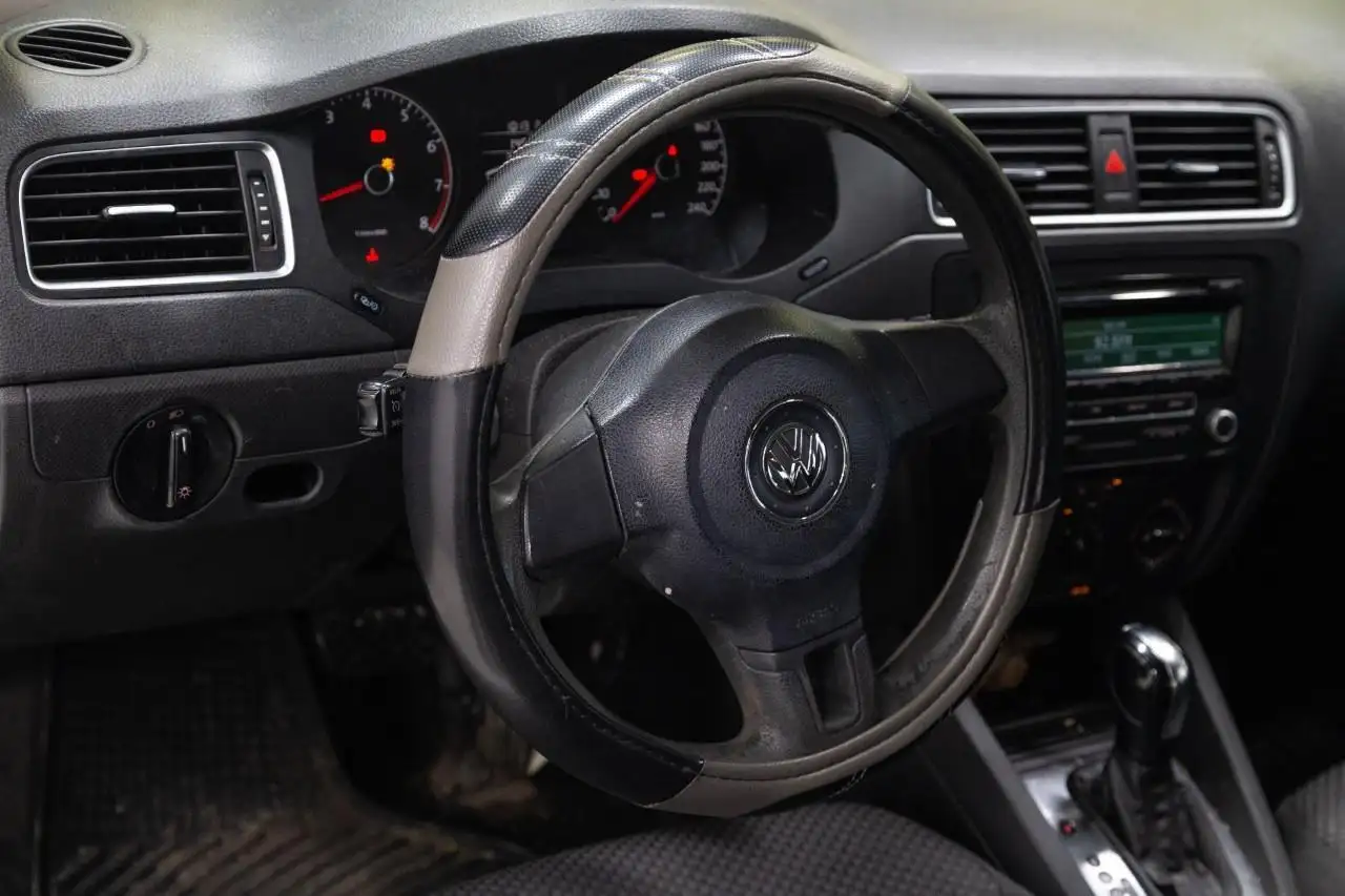 Volkswagen Jetta снимка Volkswagen Jetta