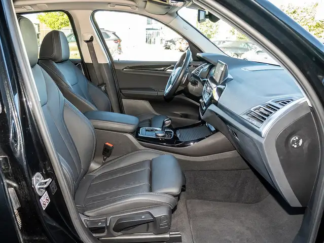 BMW X3 view 4