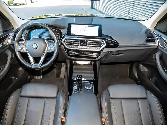 BMW X3 view 5