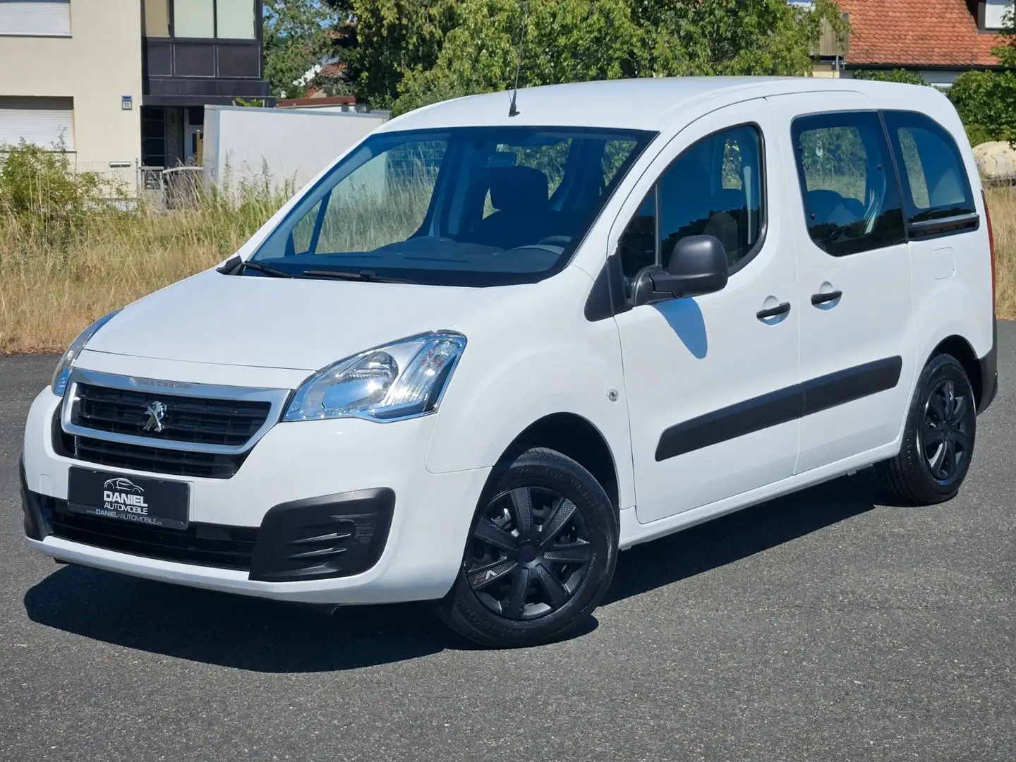 Peugeot Partner 1.2 Active 5xSITZE + KLIMA + 1. HD Weiß - 2