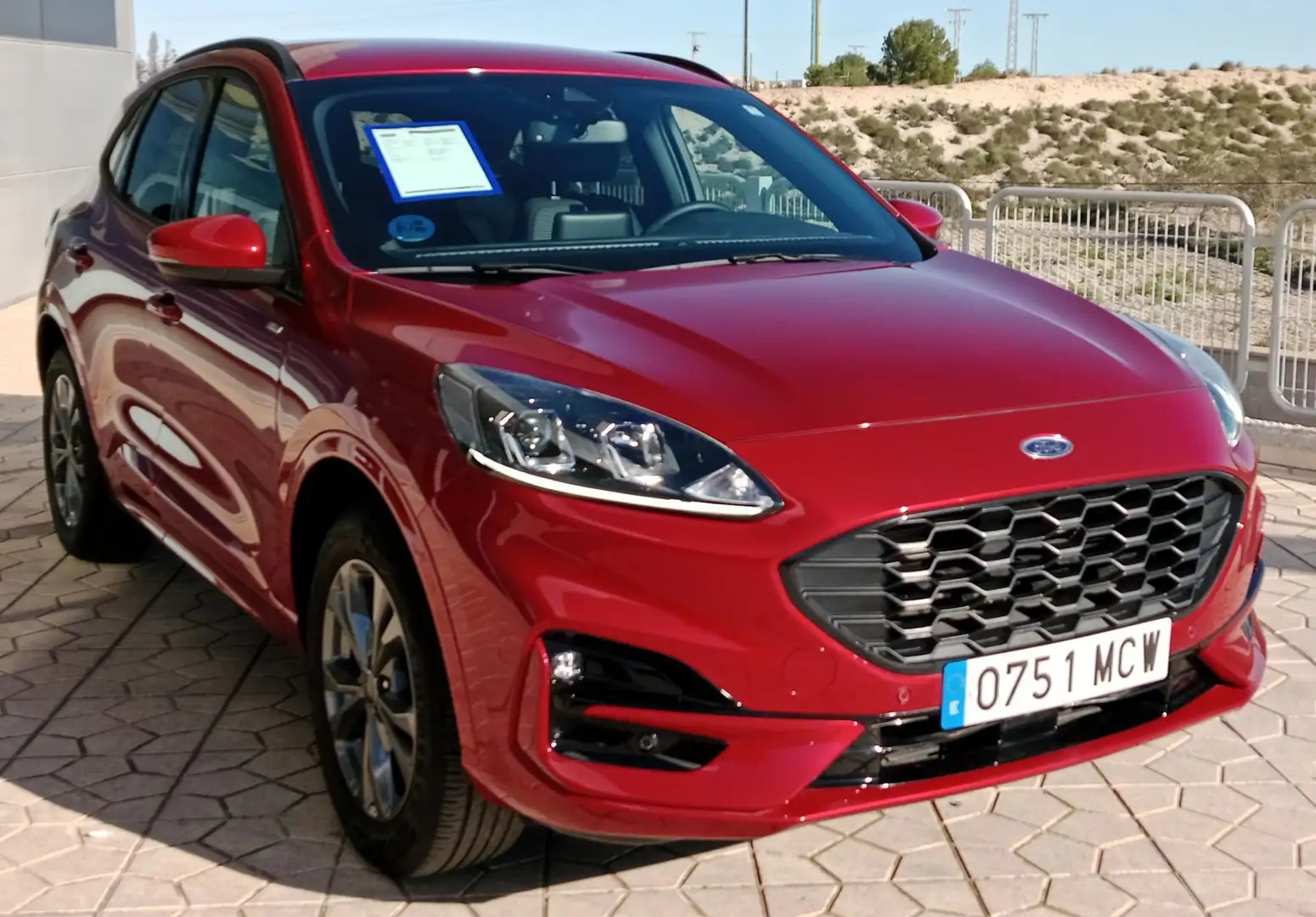 Ford Kuga 2.5 Duratec FHEV ST-Line AWD Aut. Rouge - 1