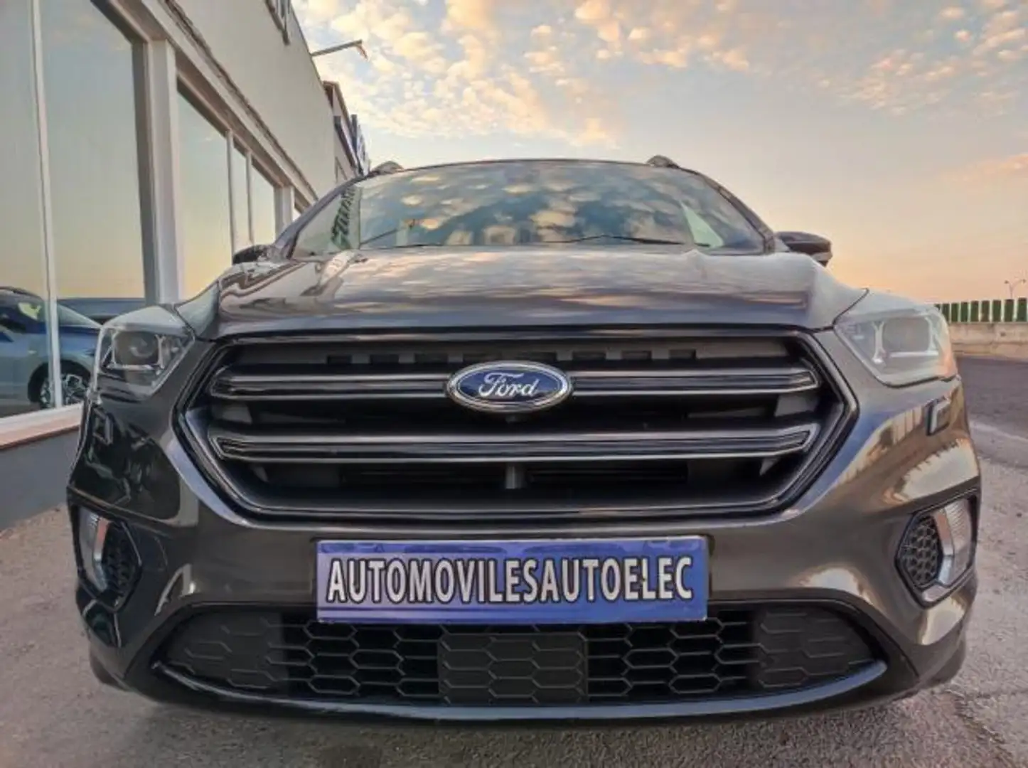 Ford Kuga 1.5TDCi Auto S&S ST-Line 4x2 120 Gris - 1