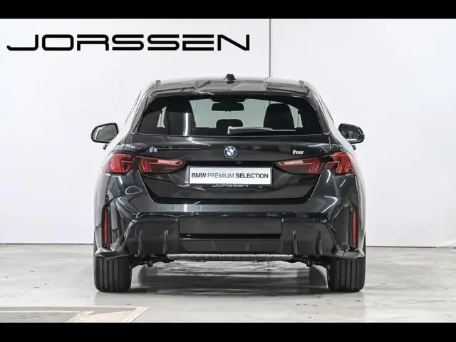 BMW 1 Series view 4