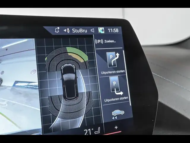 BMW 1 Series view 16