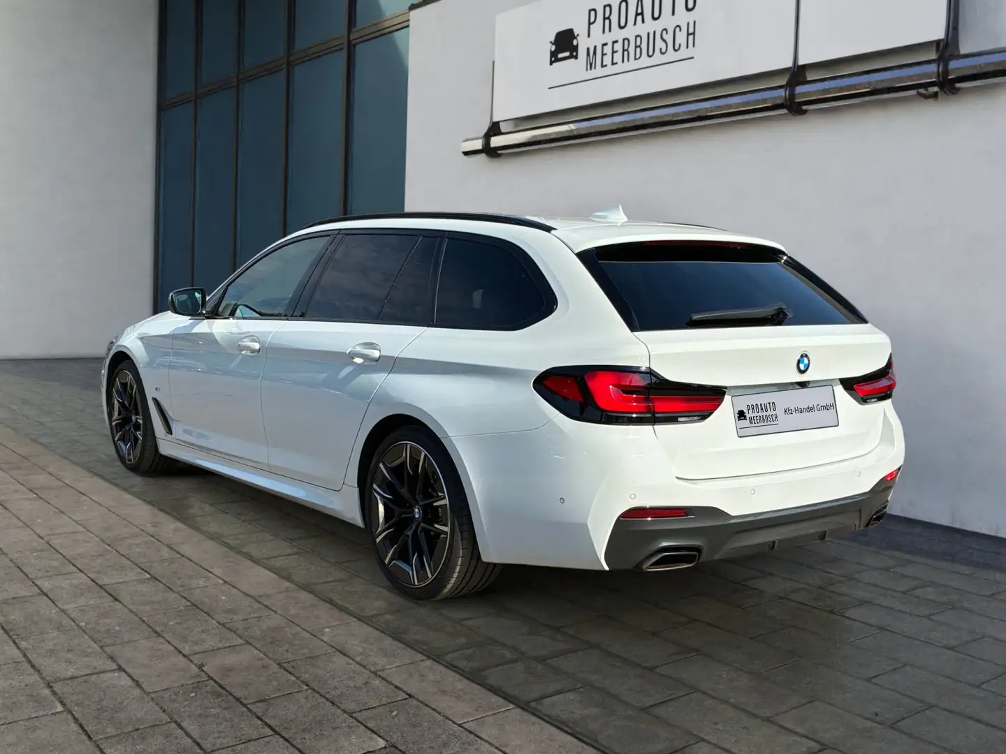 BMW 530 d xDrive M Sport AHK/ACC/LASER/HEADUP/STNDHZNG Blanc - 2