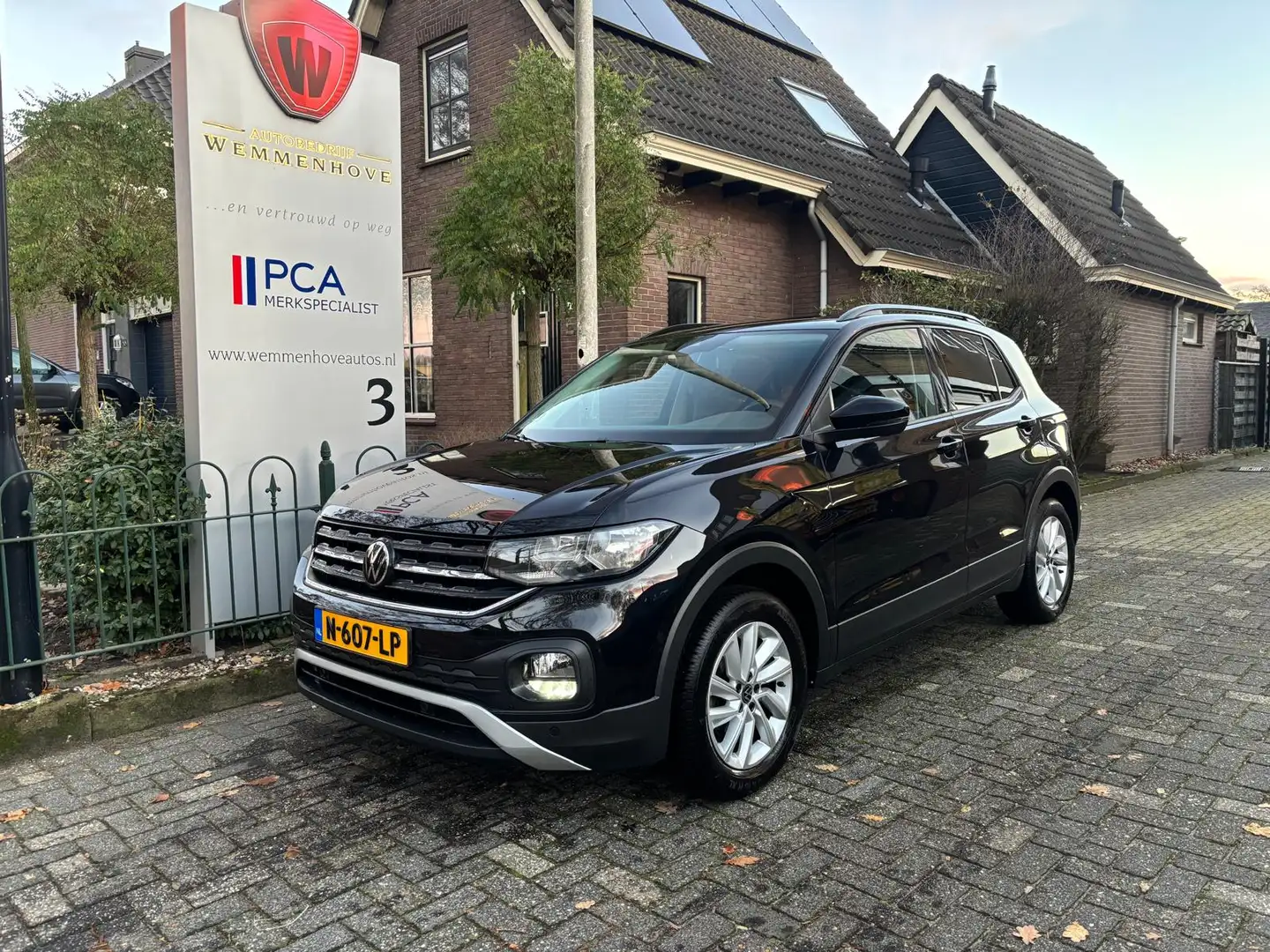 Volkswagen T-Cross 1.0 TSI Life Zwart - 2