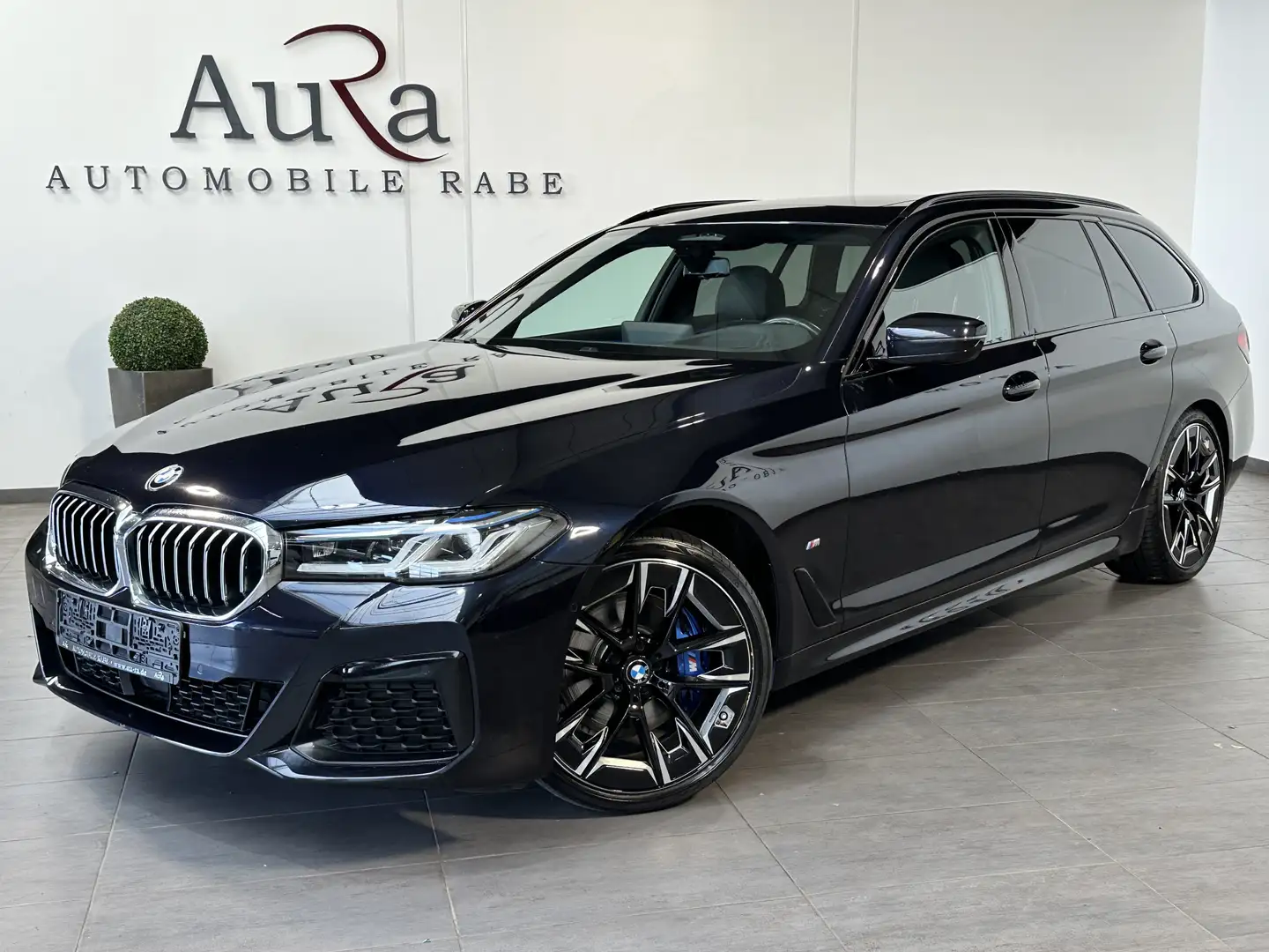 BMW 520 Touring M-Sport NAV+LASER+AHK+PANO+HUD+20ZO Schwarz - 2