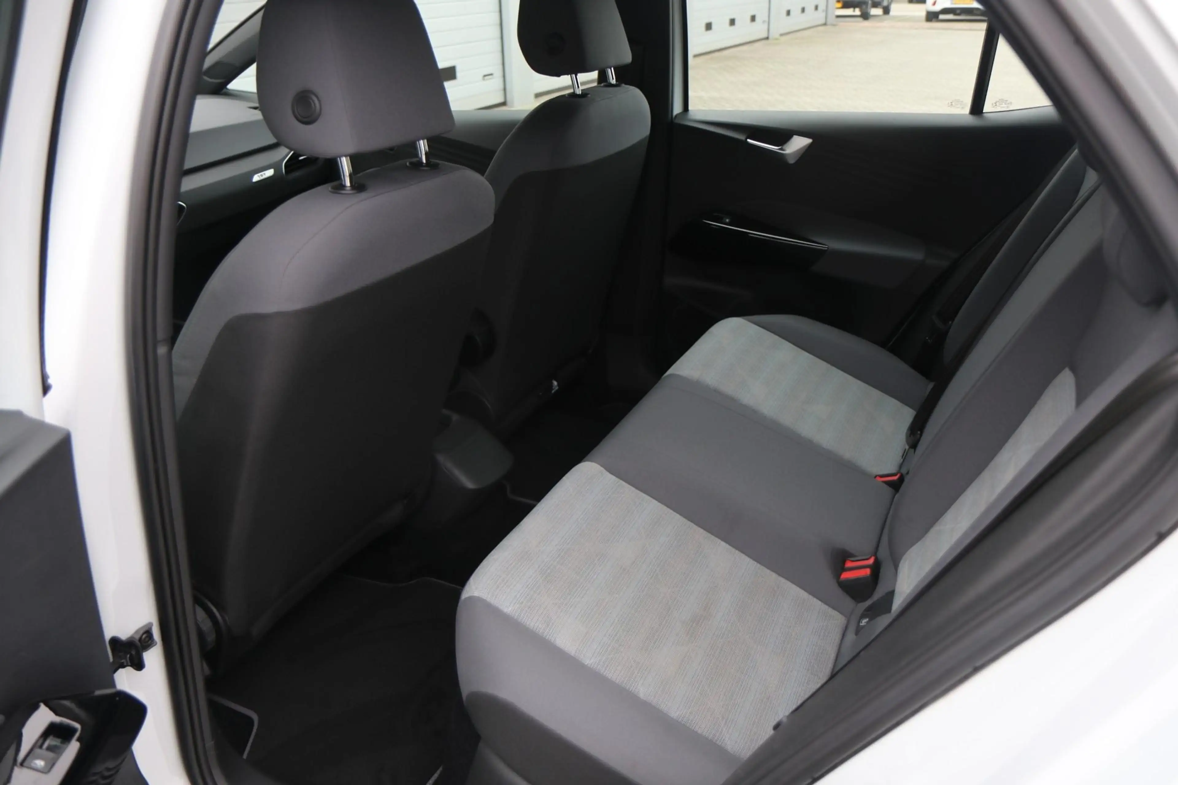 Volkswagen ID.3 204pk First 58 kWh | SoH 94% | Navigatie | Stoelve — photo 6