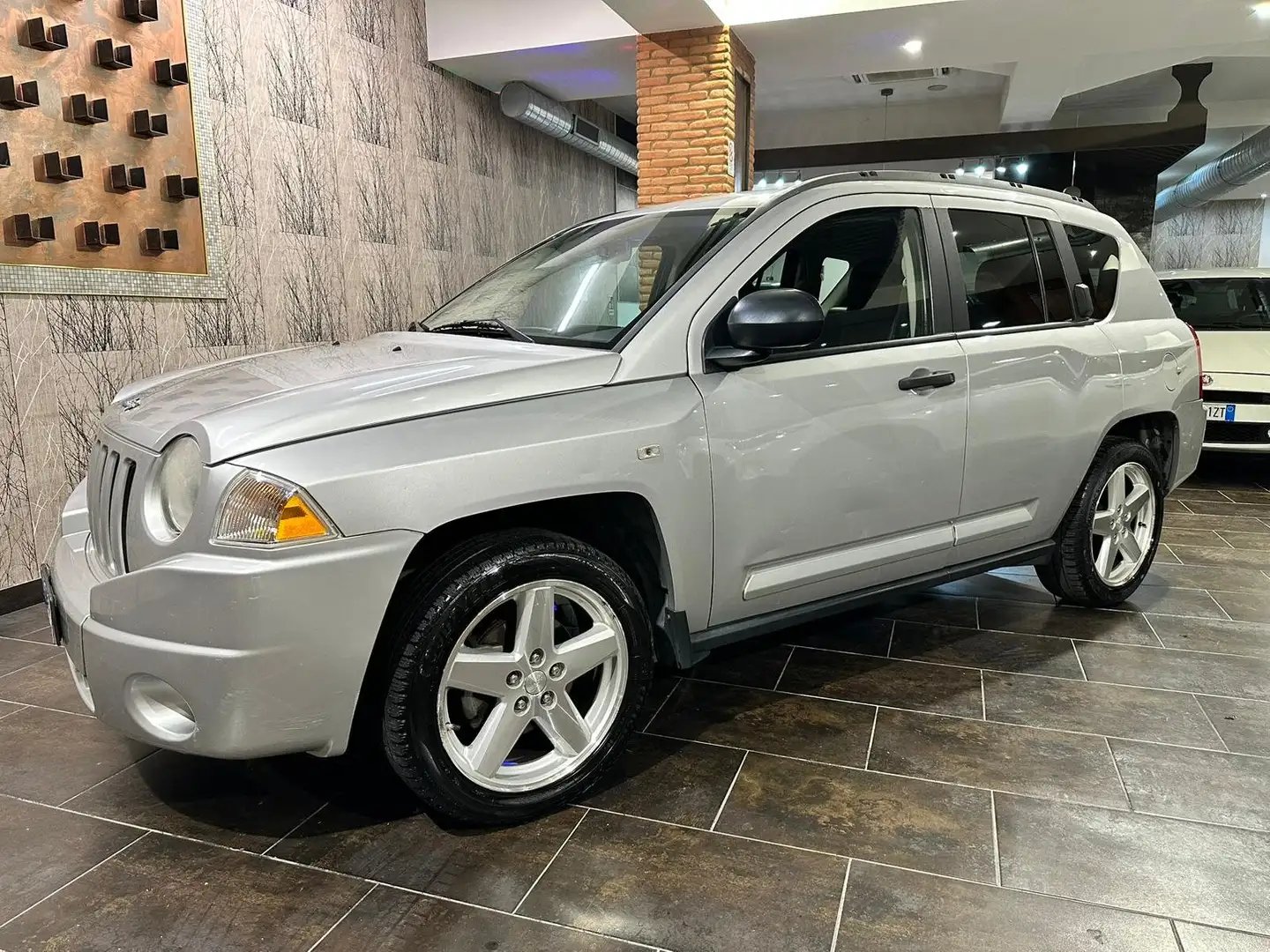 Jeep Compass Compass 2.4L Sport 4wd Stříbrná - 1