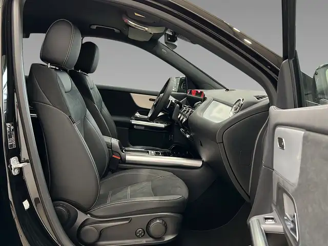 Mercedes-Benz Gla Class view 14