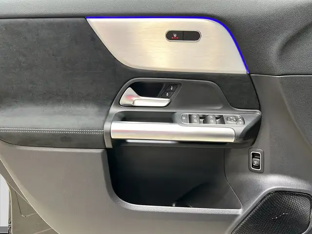 Mercedes-Benz Gla Class view 13
