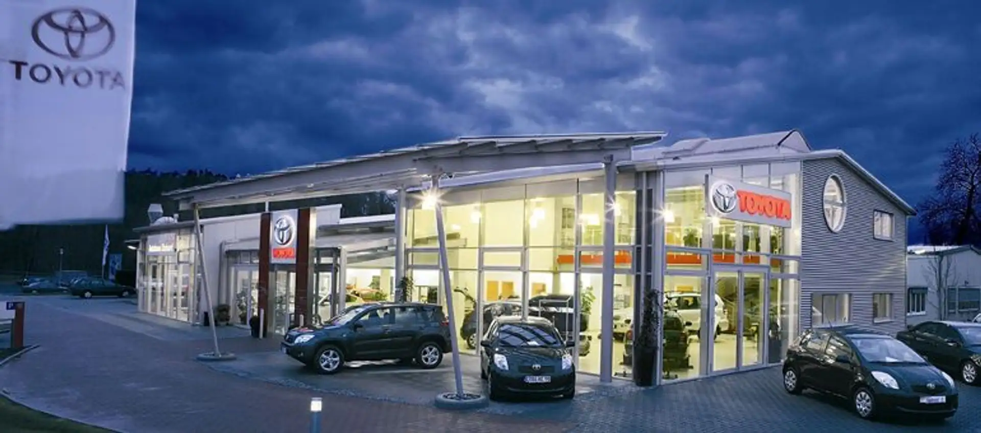 Toyota C-HR Hybrid Club Blauw - 1