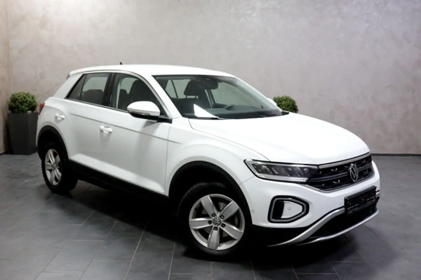 Volkswagen T-Roc TSI LED AHK NAVI PARKLENKASSISTENT VIRTUAL Weiß - 2