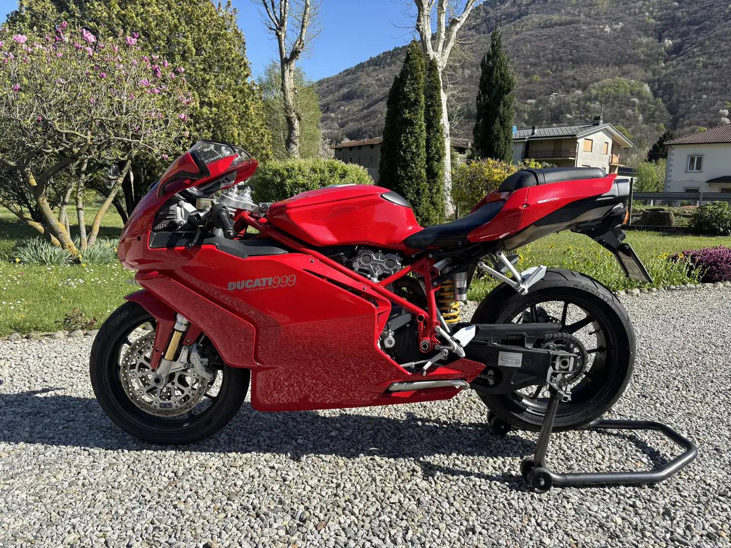 Ducati 999 - 1