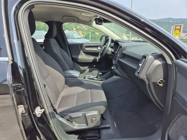 Volvo XC40 view 9