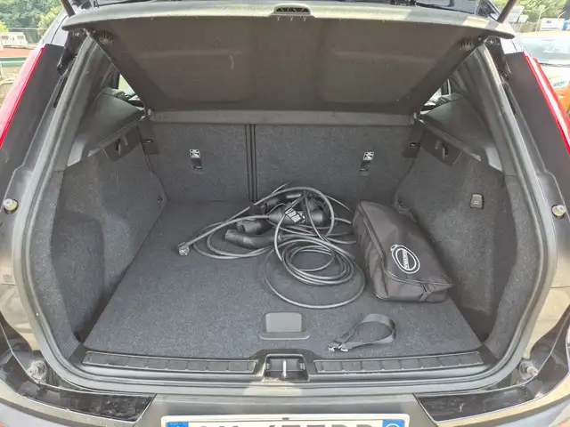 Volvo XC40 view 12