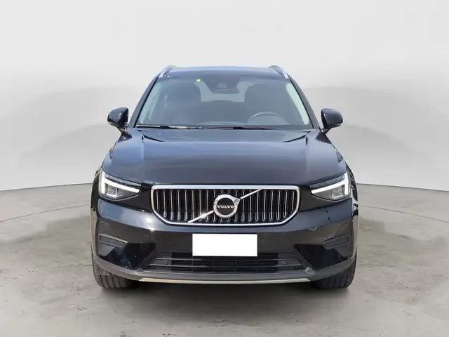Volvo XC40 view 2