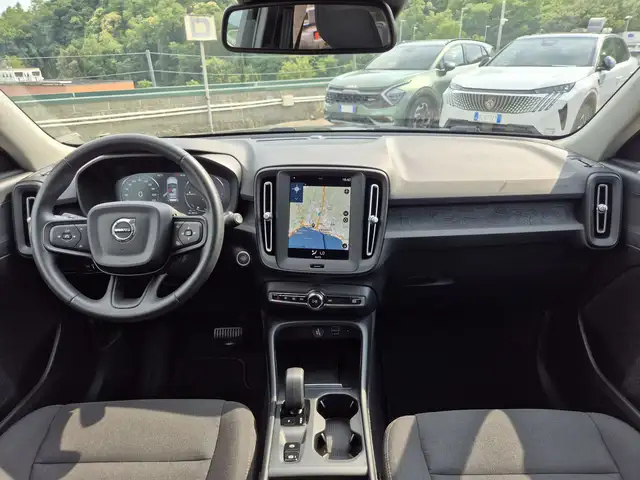 Volvo XC40 view 8