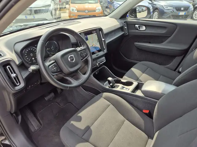Volvo XC40 view 6