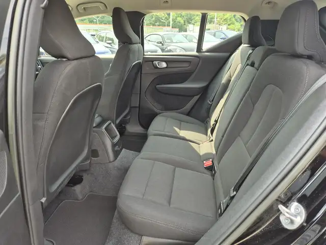 Volvo XC40 view 7
