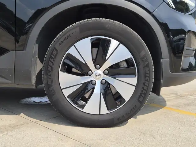 Volvo XC40 view 13