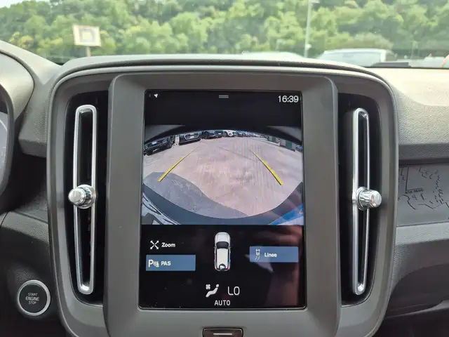 Volvo XC40 view 15