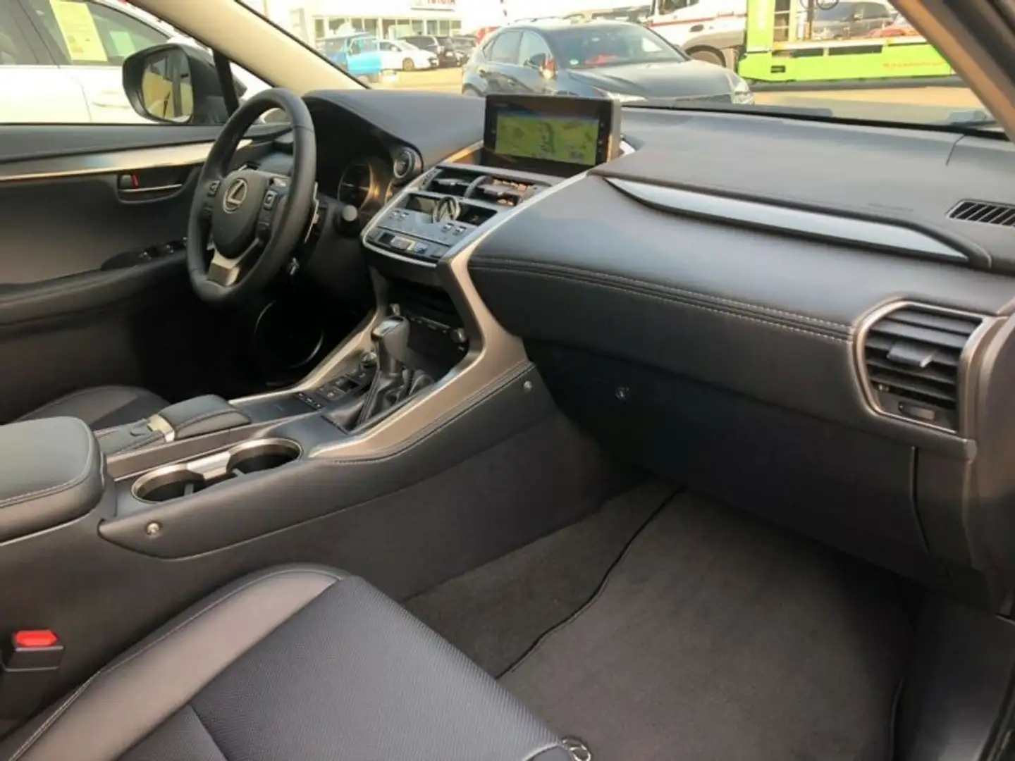 Lexus NX 300h - 2