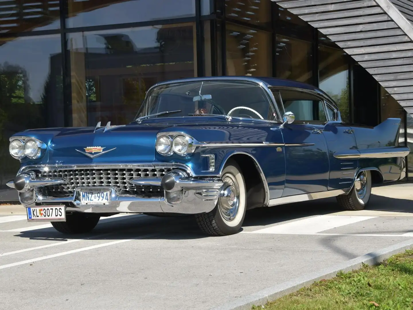 Oldtimer Cadillac 1958 Sedan de Ville Blau - 1