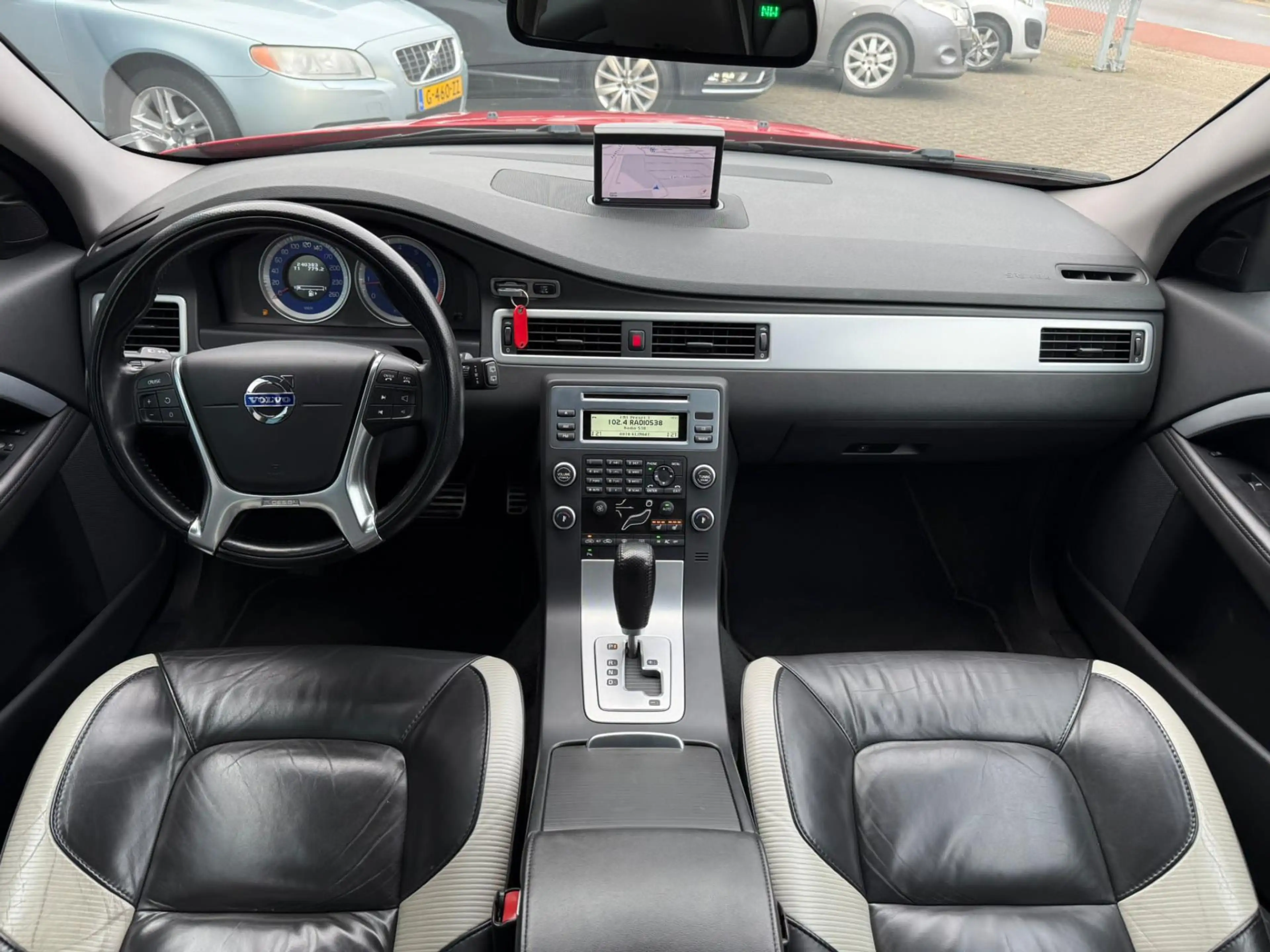 Volvo V70 2.0T R-Edition Automaat Leder Clima Cruise 18" Nav — photo 4
