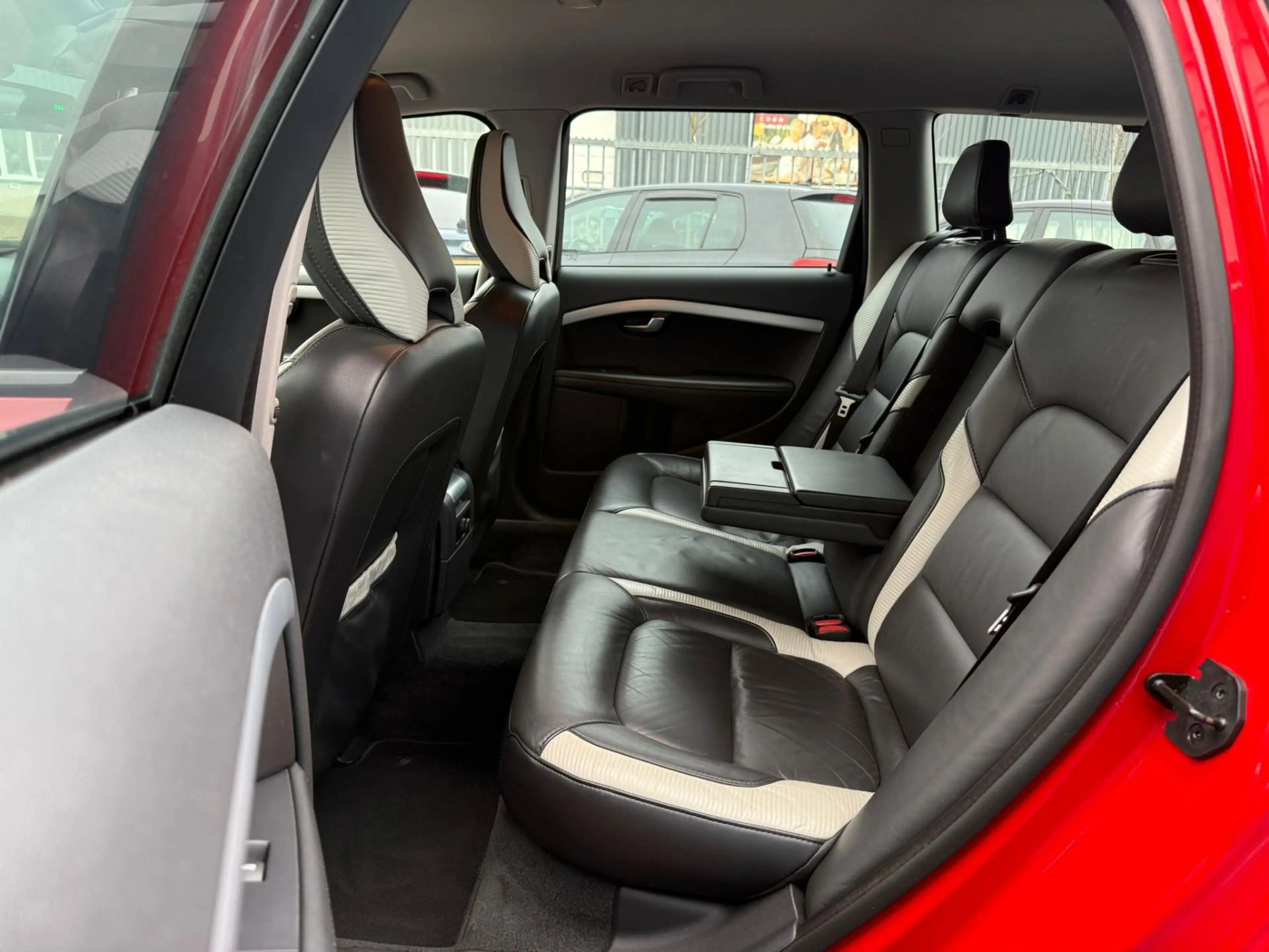 Volvo V70 2.0T R-Edition Automaat Leder Clima Cruise 18" Nav — photo 3