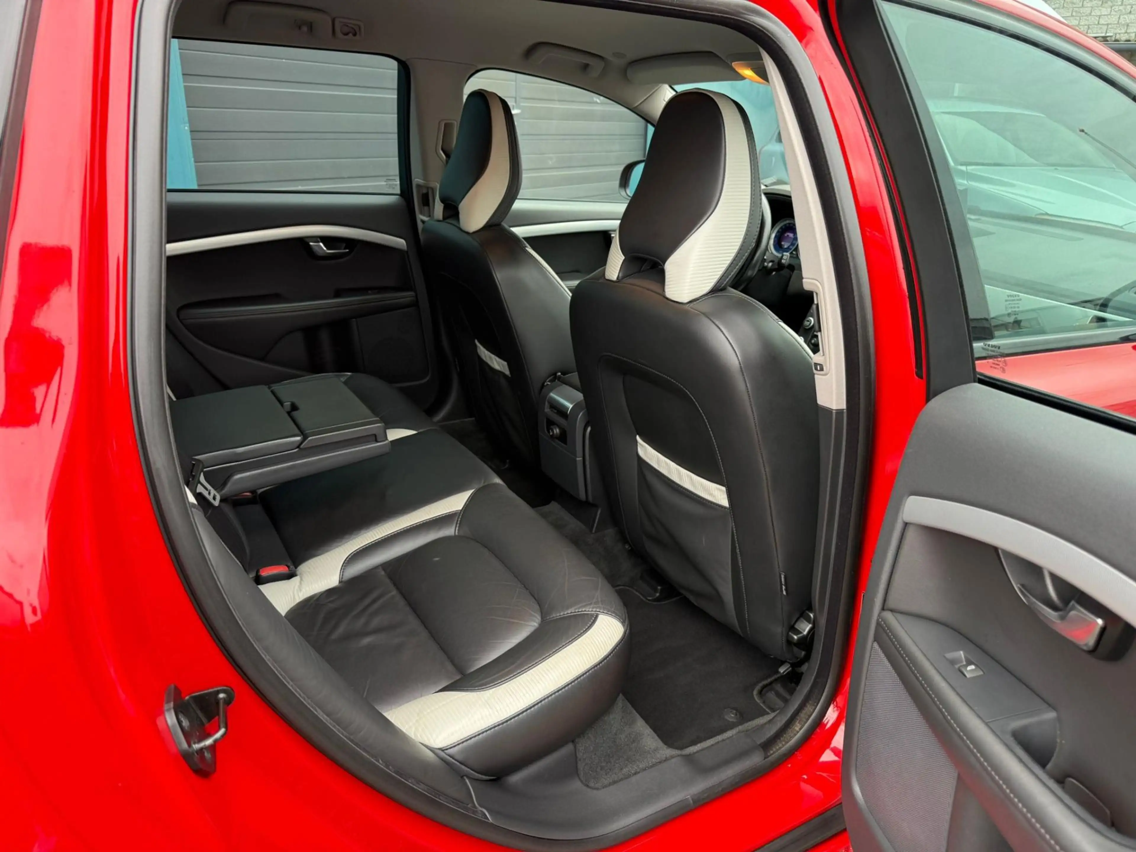 Volvo V70 2.0T R-Edition Automaat Leder Clima Cruise 18" Nav — photo 7